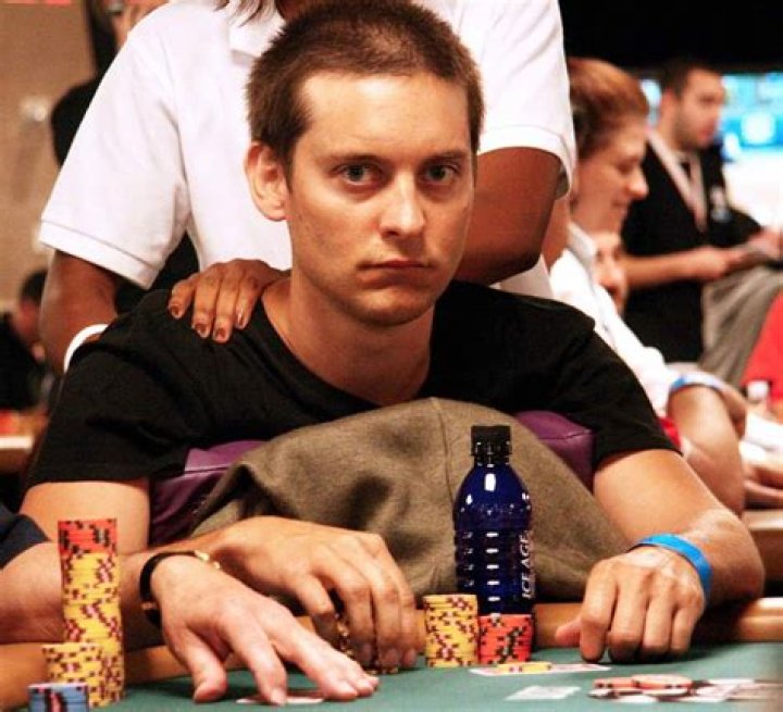 5 celebrities who love to gamble
