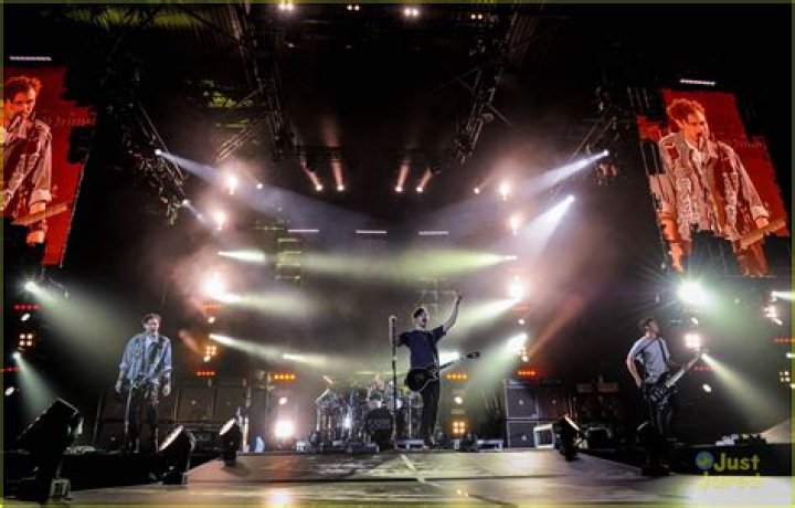 5SOS GALLERY: Sounds Live Feels Live Tour, New Jersey