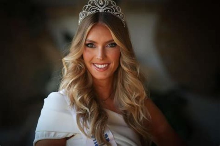 Agathe Cauet Fille De