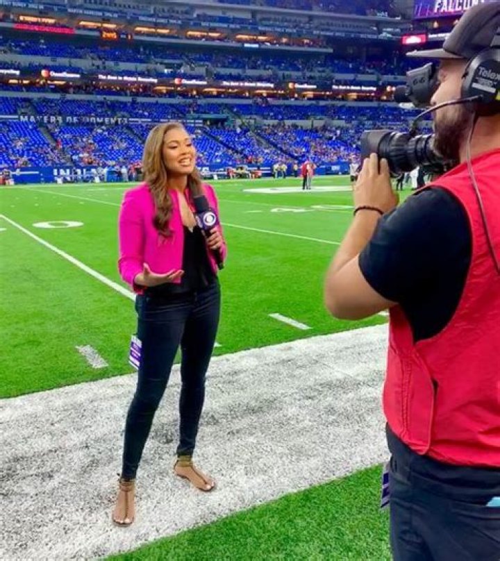 AJ Ross Biography: Married Husband, Real Name, Age, Net Worth, Wikipedia, Salary, CBS Sports, Height, Birthday, Photos, Boyfriend