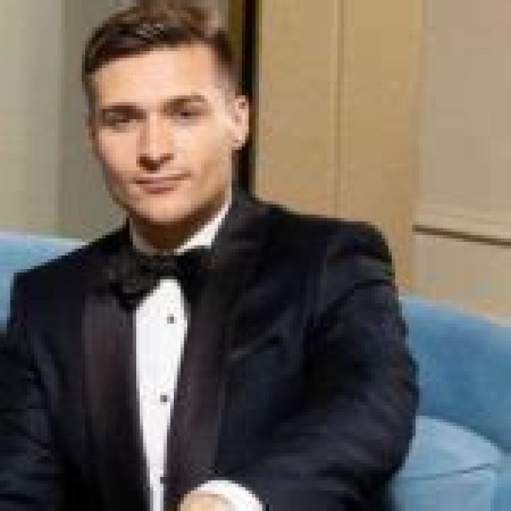 Alex Bruesewitz- Wiki, Net Worth, Age, Girlfriend, Height.