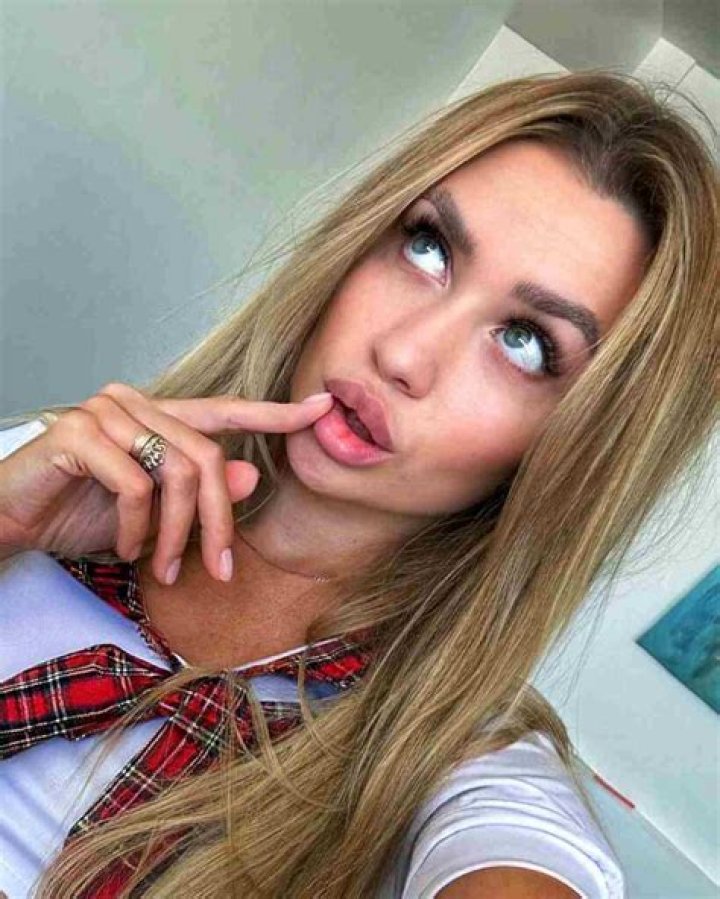 Alexandria Loutitt Height, Weight, Net Worth, Age, Birthday, Wikipedia, Who, Nationality, Biography