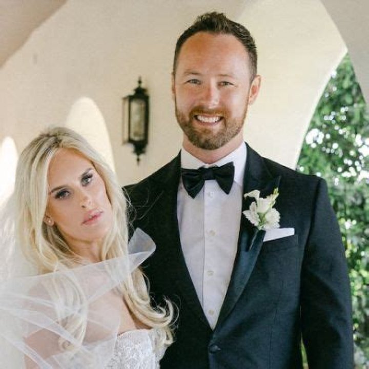 Alexis Maloney And Hunter Parr Tie The Knot In A Dreamy Floral-Themed Ceremony