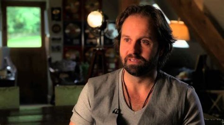 Alfie Deyes answers fan questions in new video