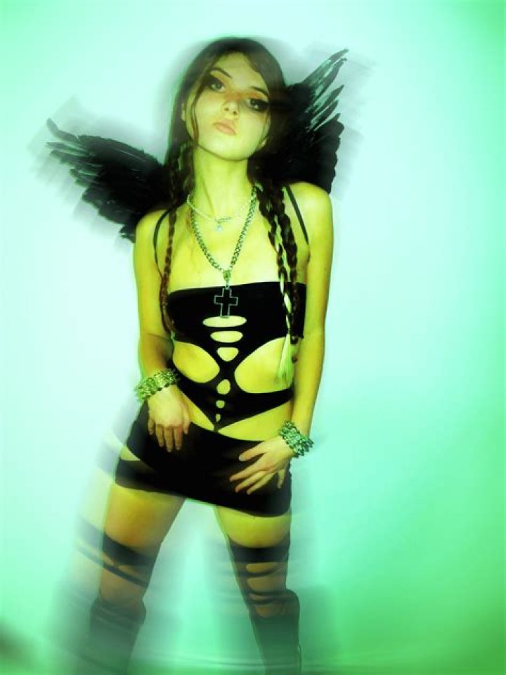 AlienBlaze fuses together rock and rap in her awesome new single "Lovesick" featuring OmenXIII