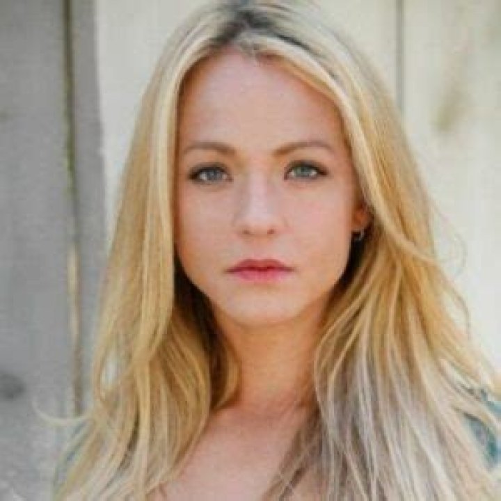 Amanda Clayton- Wiki, Age, Height, Net Worth, Husband, Ethnicity