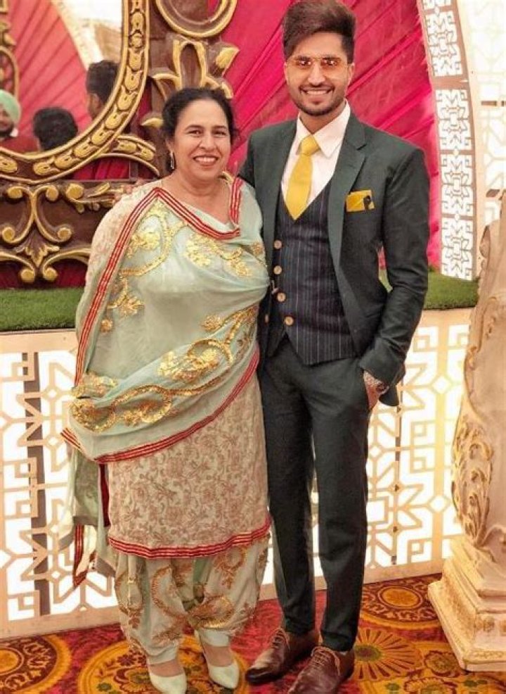 Amrinder Gill- Age, Wife, Height, Net Worth, Nationality