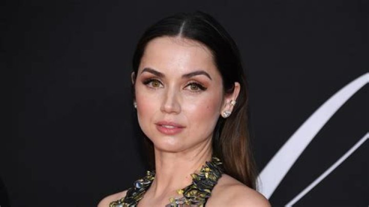 Ana de Armas Biography: Movies, Height, Net Worth, Husband, Age, Instagram, TV Shows, Children