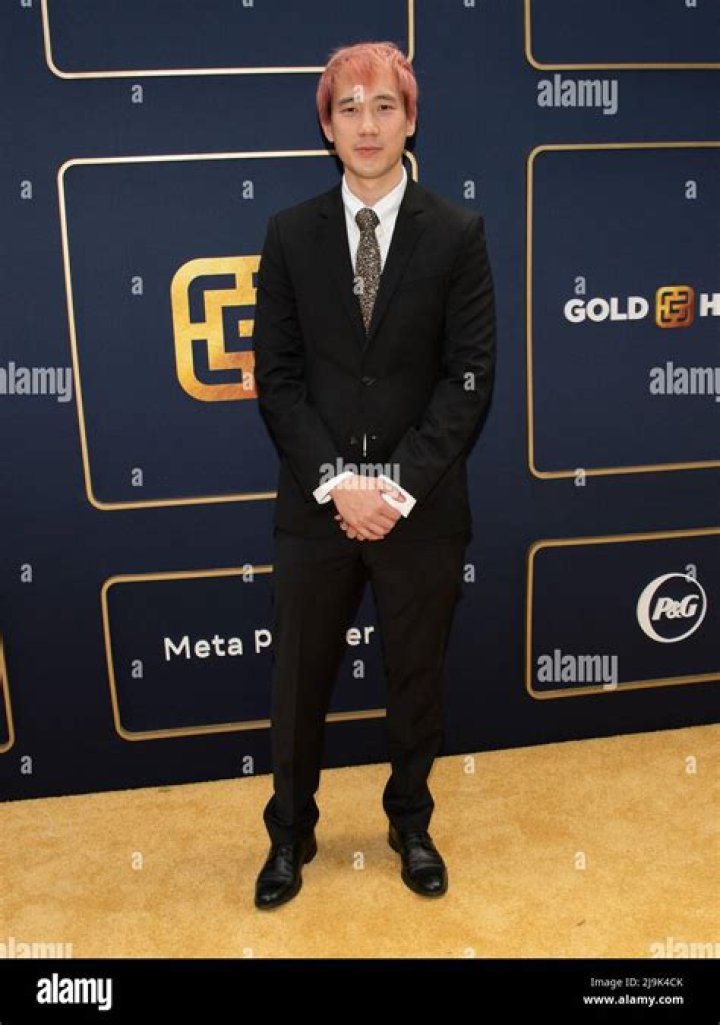 Andrew Ilnyckyj - Net Worth, Age, Height, Birthday, Bio, Wiki!