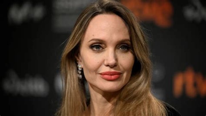 Angelina Jolie Cancer Preventative Surgeries In Vain: Still Smokes Cigarettes Every Day?