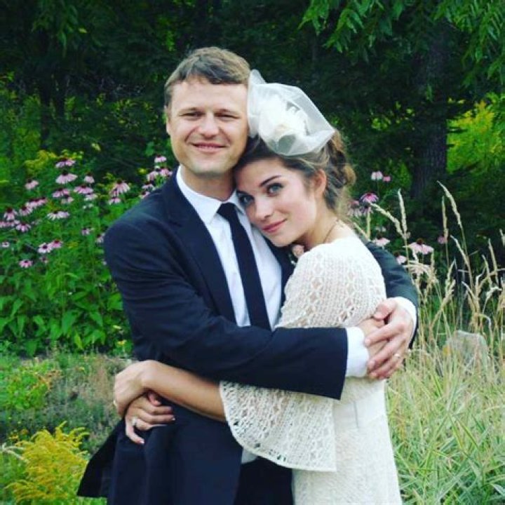 Annie Murphy And Menno Versteeg’s Married Life Is Still Going Strong