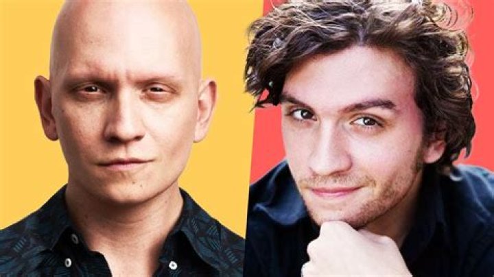 Anthony Carrigan Bio, Wiki, Age, Height, Wife, Alopecia, Movies and Net Worth