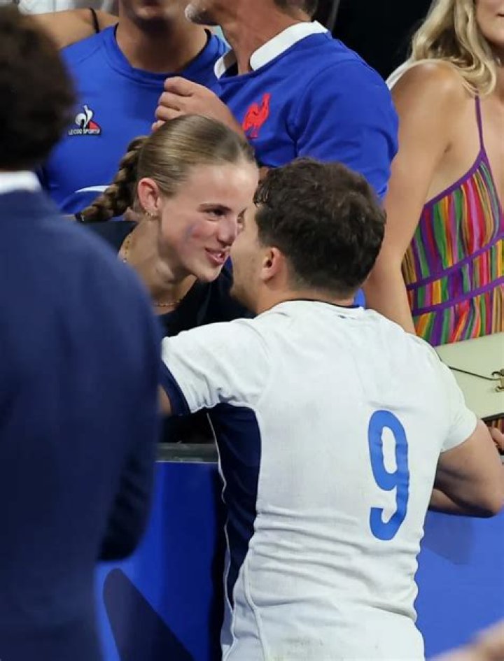 Antoine Dupont Copine