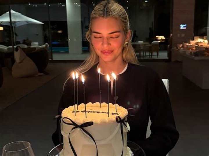 Antonia Releases A Romanian Ballad Titled "In Oglinda" On Her 30th Birthday