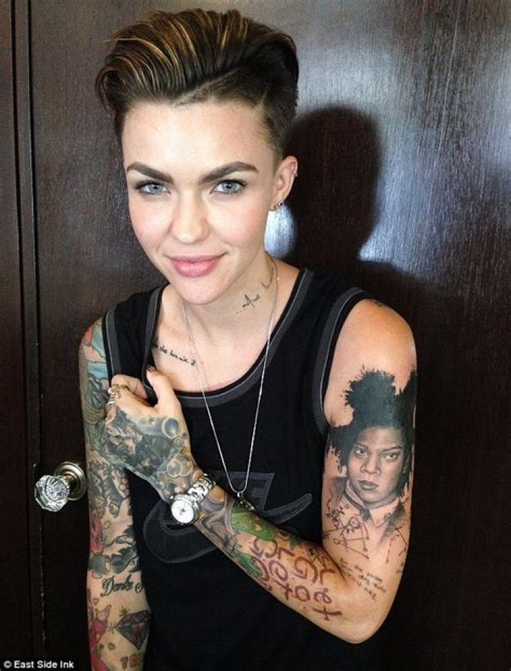 Apryl Jones: dating, net worth, tattoos, smoking & body measurements