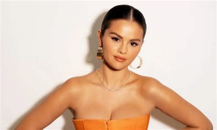 Artist 101: Selena Gomez - CelebMix