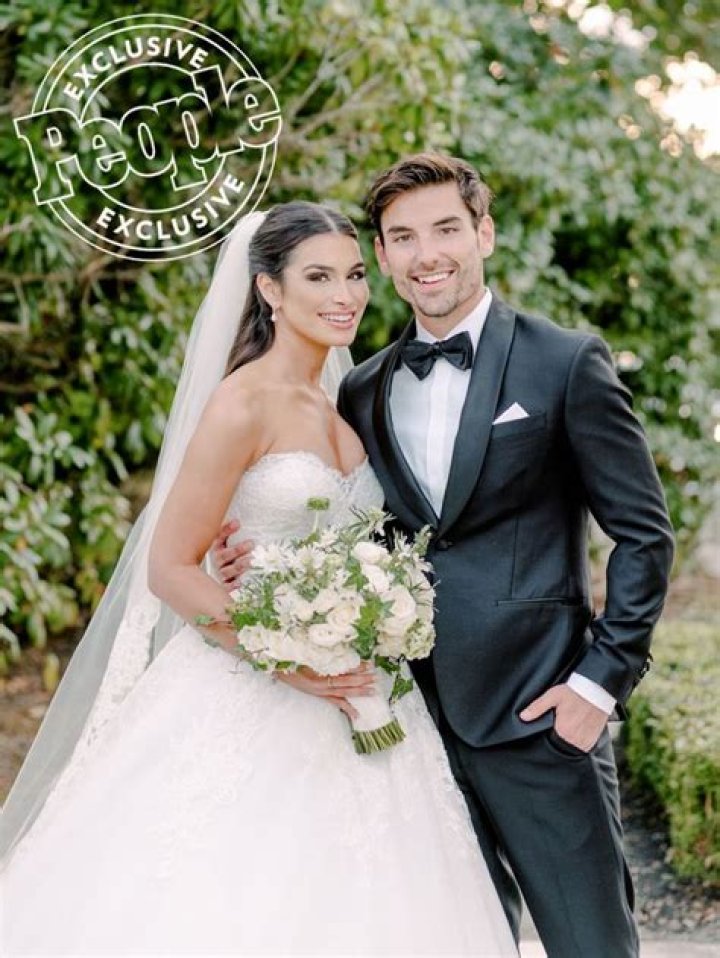 Ashley Iaconetti’s Boyfriend: Who is Ashley Iaconetti Dating?