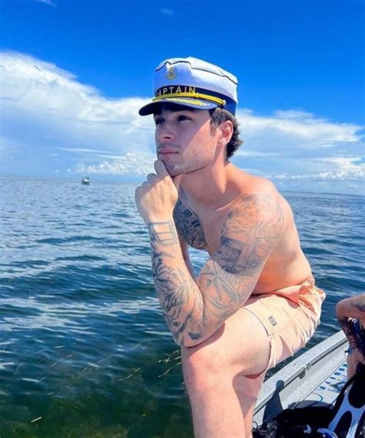 Austin Felt- Net worth, Age, Bio, Girlfriend, Height, Tik Tok, Career