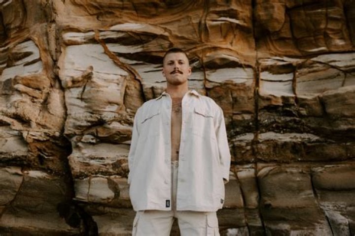 Australian singer/songwriter Ziggy Alberts reveals new single 'THE GREAT DIVIDE'