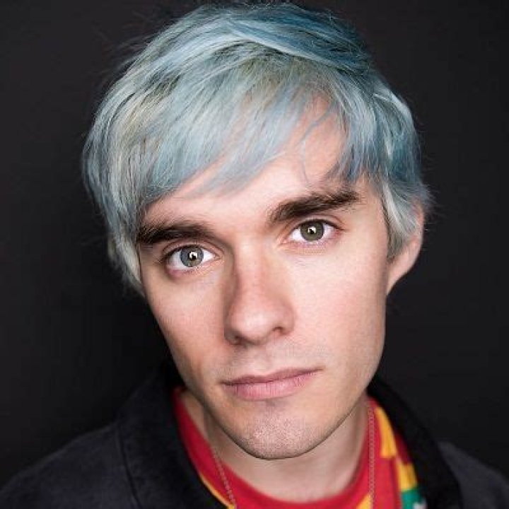 Awsten Knight (Rock Singer) Wiki, Bio, Age, Height, Weight, Net Worth, Girlfriend, Career, Facts