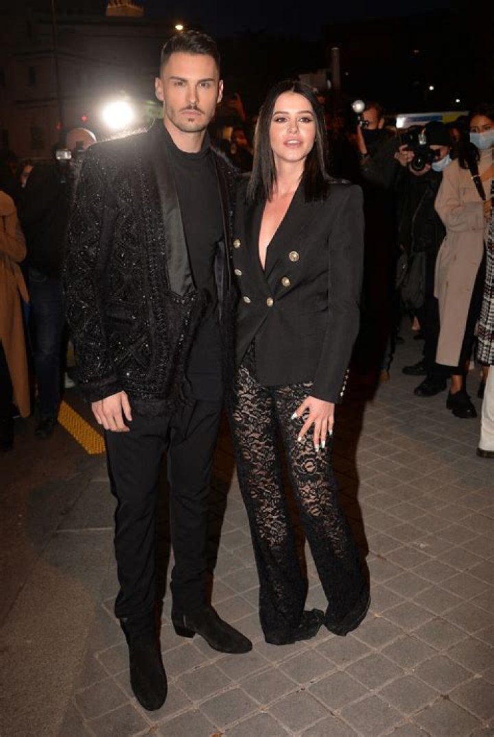 Baptiste Giabiconi Et Sa Compagne