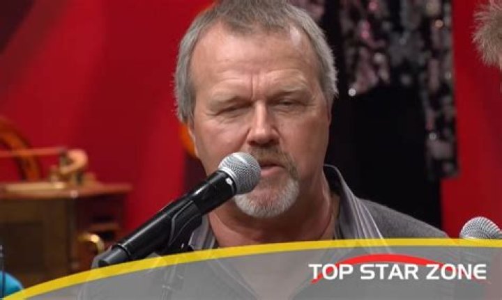 Barret Robbins Net Worth, Age, Height, Bio, Birthday, Wiki!