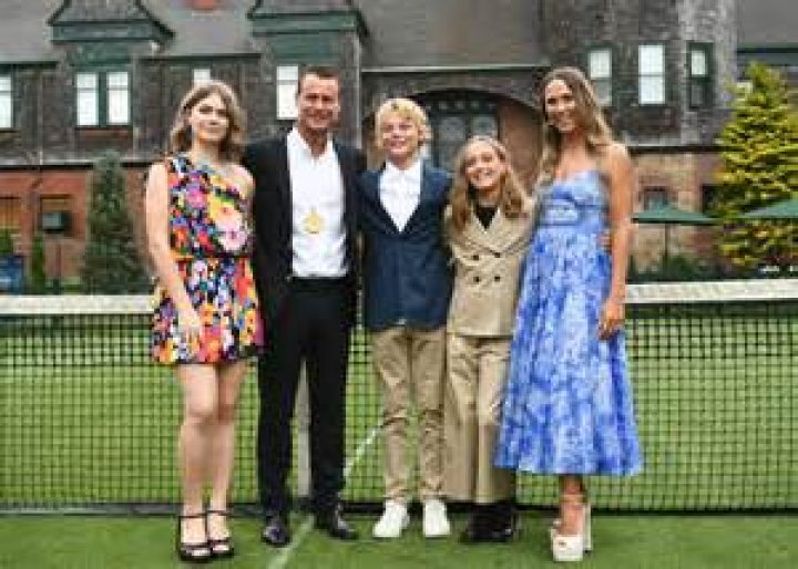 Bec Hewitt - Net Worth, Age, Height, Birthday, Bio, Wiki!