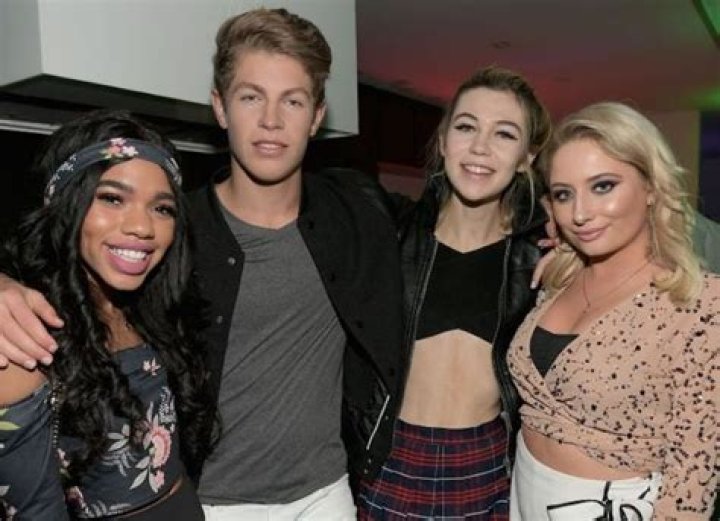 Ben Azelart- Net Worth, Bio, Age, Nationality, Ethnicity, Girlfriend, Height, Career & Facts