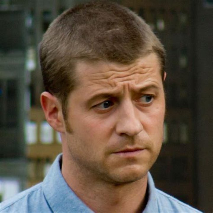 Benjamin McKenzie Net Worth, Age, Height, Bio, Birthday, Wiki!