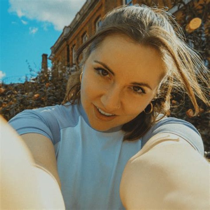 bexx releases awesome pop-rock single "I'm Disgusting!" flaring up nervous feelings whilst falling in love