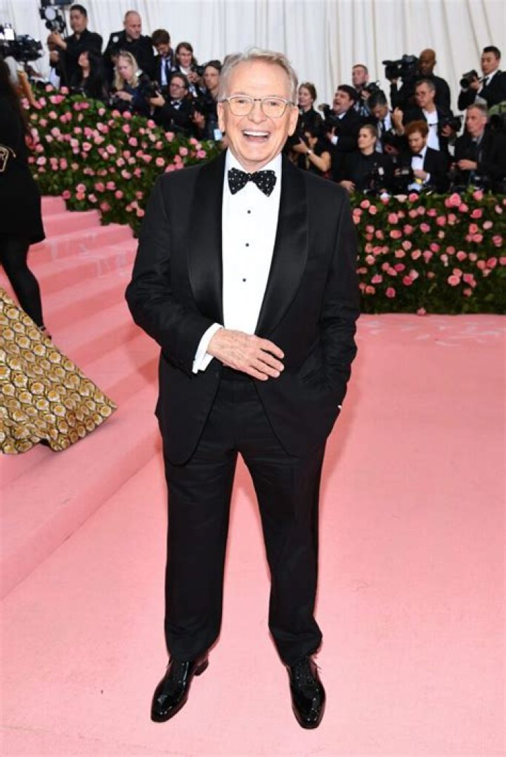 Bob Mackie Net Worth, Age, Height, Bio, Birthday, Wiki!