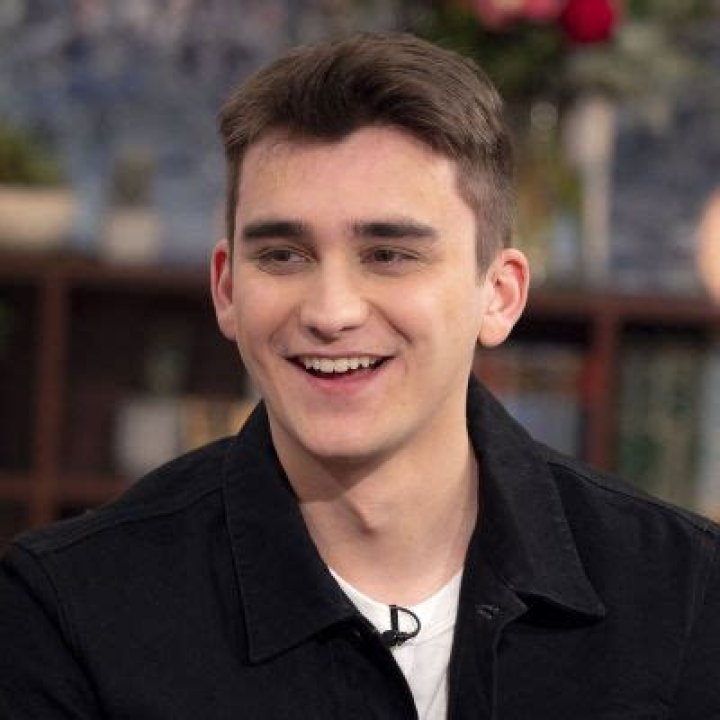 
Cameron Chapman- Wiki, Age, Net Worth, Height, Girlfriend, Ethnicity	