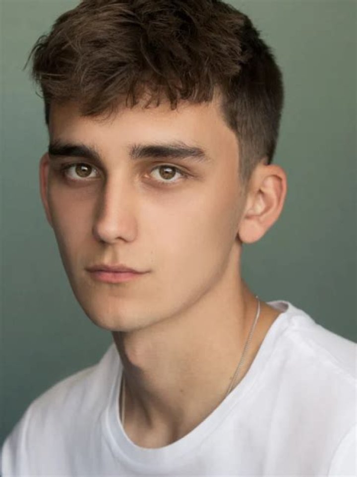 Cameron Chapman: Rising Star in the Entertainment Industry