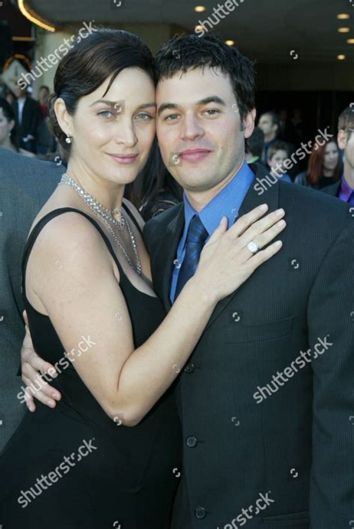 Carrie-Anne Moss: Husband, net worth, tattoos, smoking & body measurements