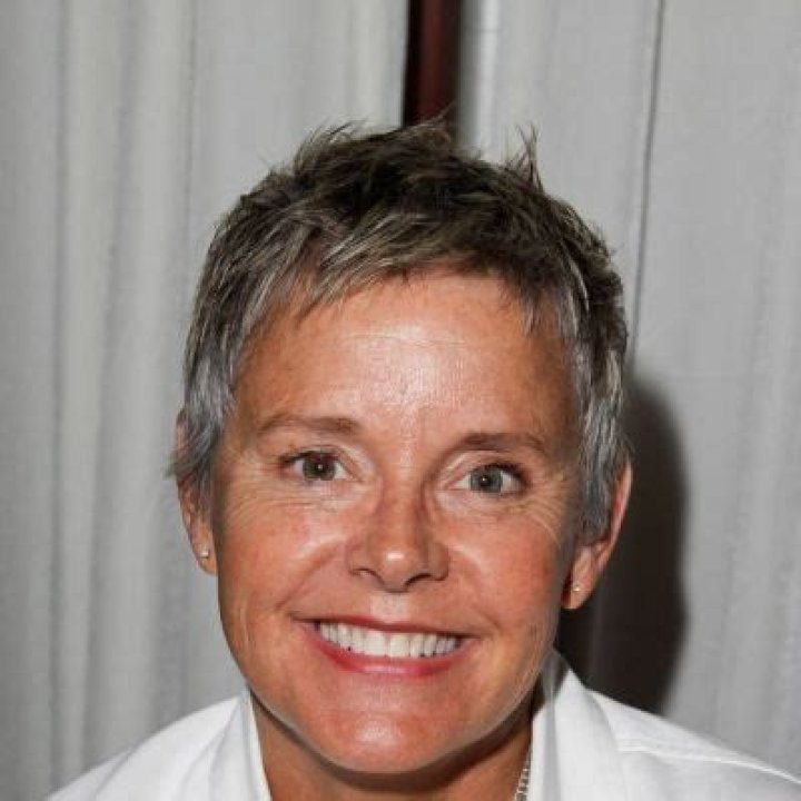 Carrie Schenken- Wiki, Age, Height, Net Worth, Husband, Ethnicity