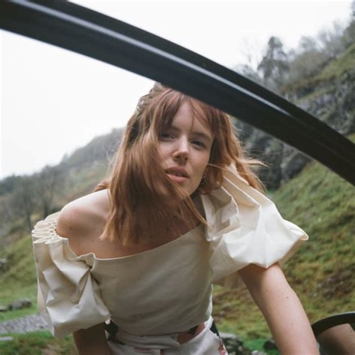 Charlotte Clark releases her beautiful EP 'Warm Weather'