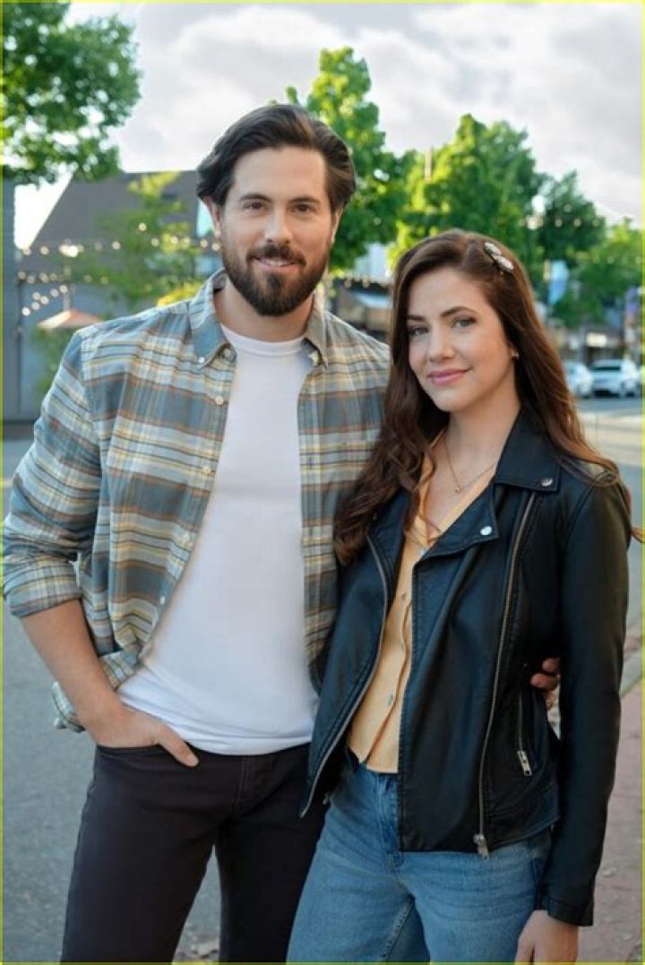Chris McNally Age Wiki, Biography Net Worth, Married, Wife, Height