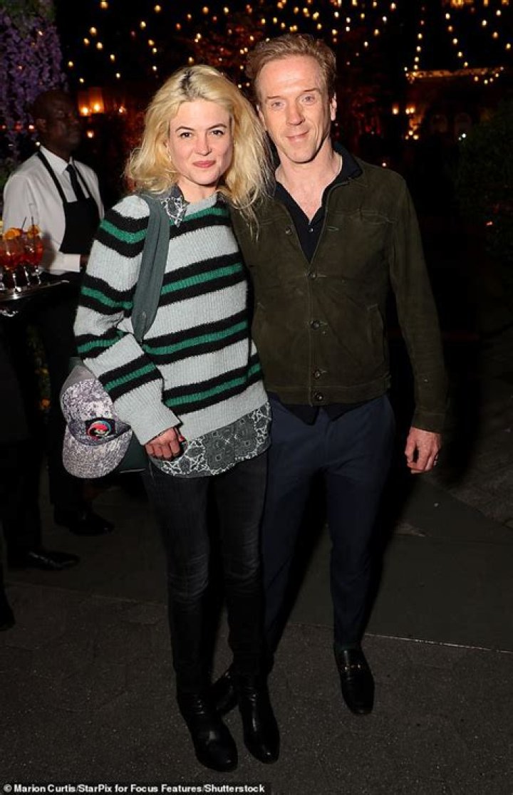 Damien Hirst’s Girlfriend: Who is Damien Hirst Dating?