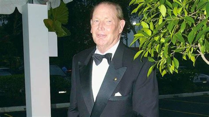 David Packer - Net Worth, Age, Height, Birthday, Bio, Wiki!