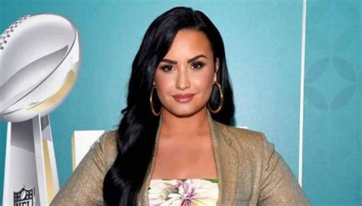 Demi Lovato- Bio, Wiki, Age, Height, Weight, Net Worth, Relationship