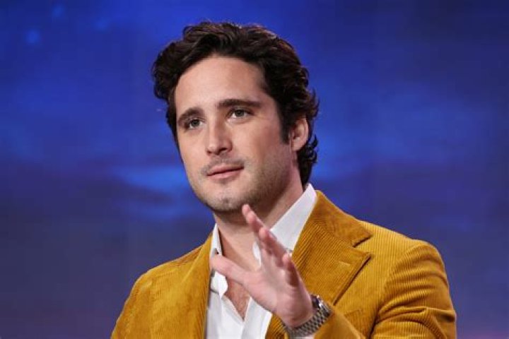 Diego Boneta Net Worth, Age, Height, Bio, Birthday, Wiki!
