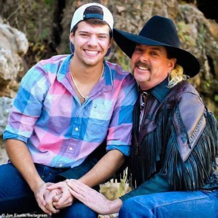 
Dillon Passage- Age, Husband, Ethnicity, Net Worth, Height, Career	