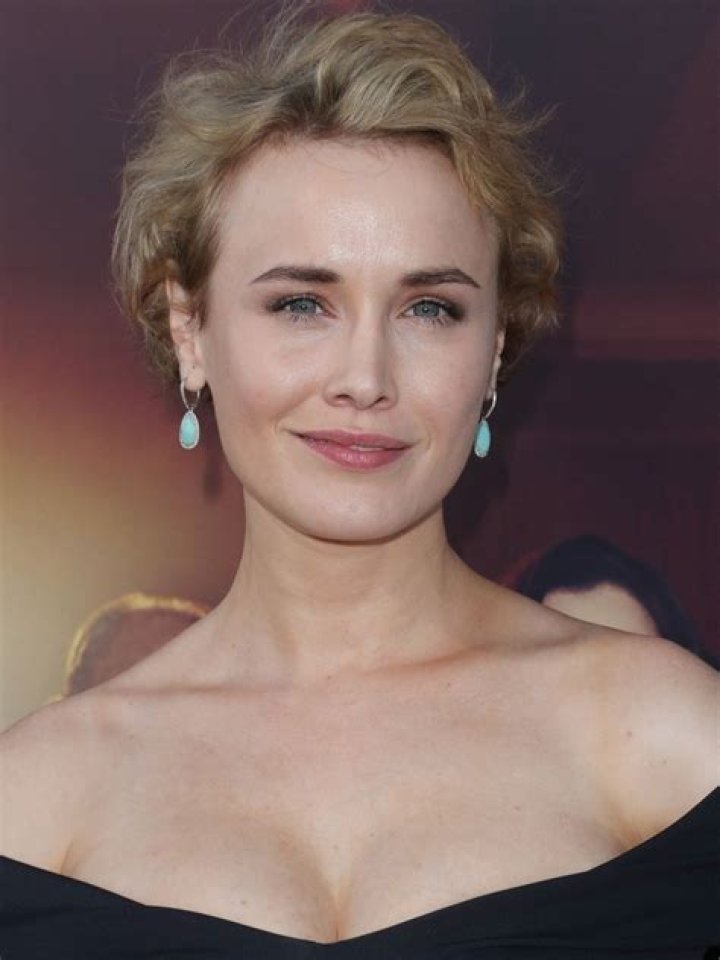 Dominique McElligott