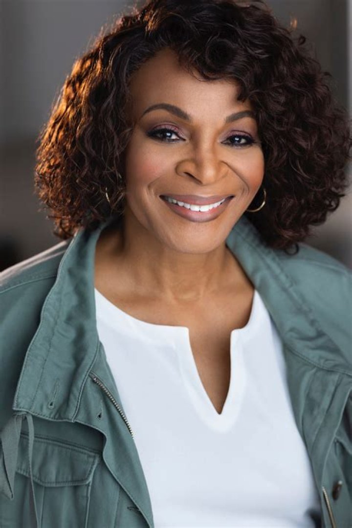 Donna Biscoe - Net Worth, Age, Height, Birthday, Bio, Wiki!