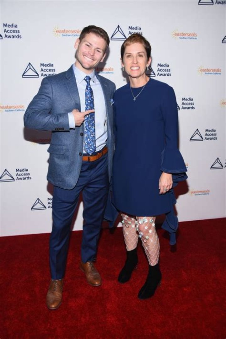 Drew Lynch Net Worth, Age, Height, Bio, Birthday, Wiki!