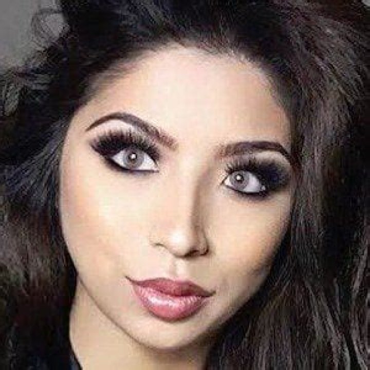 Elena Genevinne- Age, Bio, Wiki, Weight, Height, Boyfriend, Net Worth