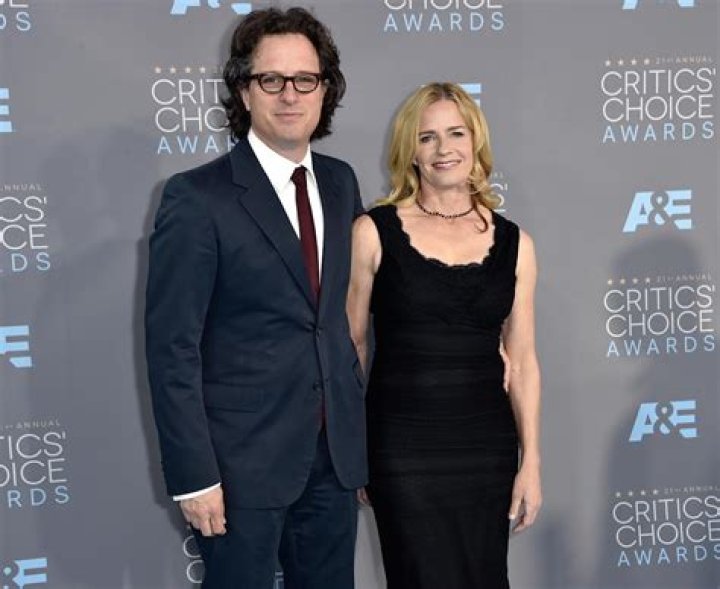 Elisabeth Shue: Husband, net worth, tattoos, smoking & body measurements