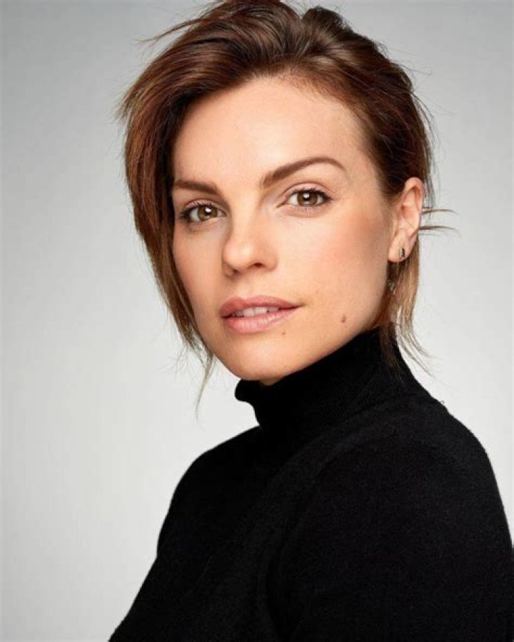 Eliza Coupe (Actress) Wikipedia, Biography, Age, Height, Weight, Measurements, Husband, Net Worth, Facts
