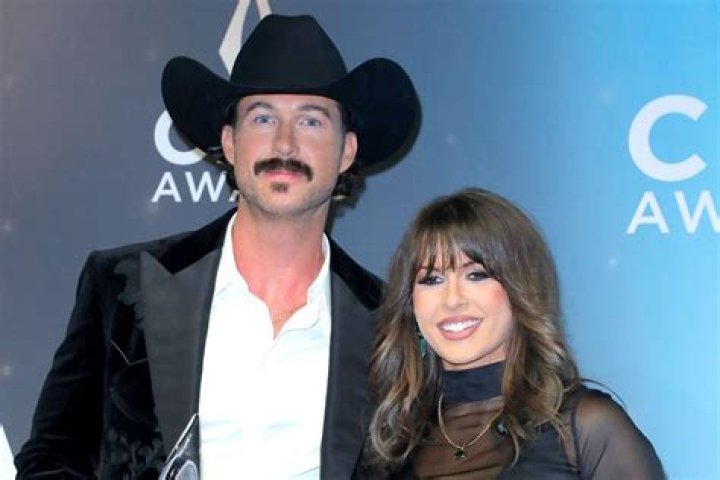 Ella Elbells’s Boyfriend: Who is Ella Elbells Dating?