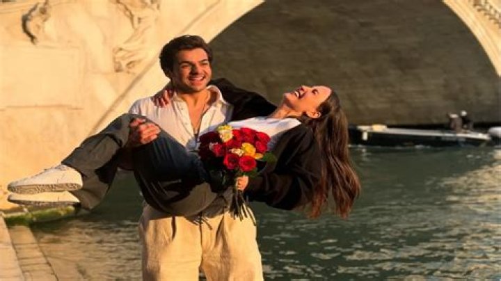 Elli Papageli’s Boyfriend: Who is Elli Papageli Dating?